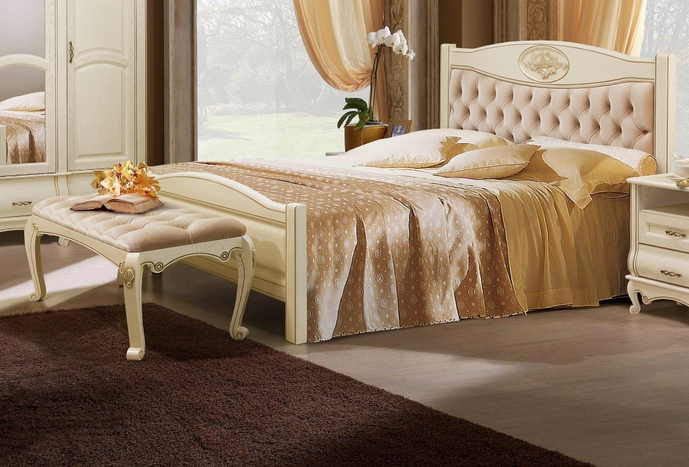  Кровать "Оскар" с патинированием (с изножьем, с декором "Розы", с мягким изголовьем из ткани )